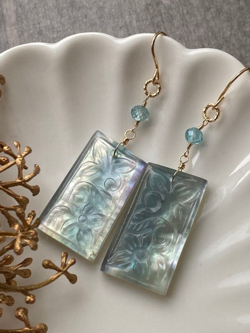 【専用】フローライトMOP/変形レクタングルカービング＊14kgfピアスP222