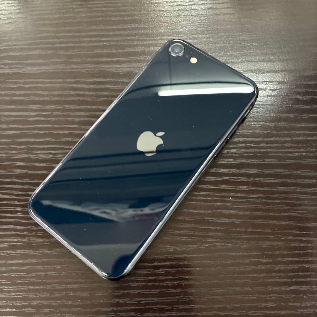 Apple iPhone SE ブラック ケース付き