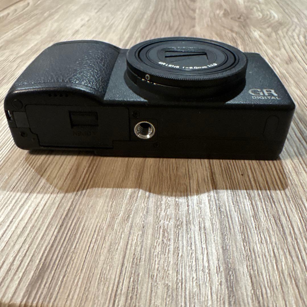 RICOH GR DIGITAL III 本体、付属品ほぼ完品と純正OPケース
