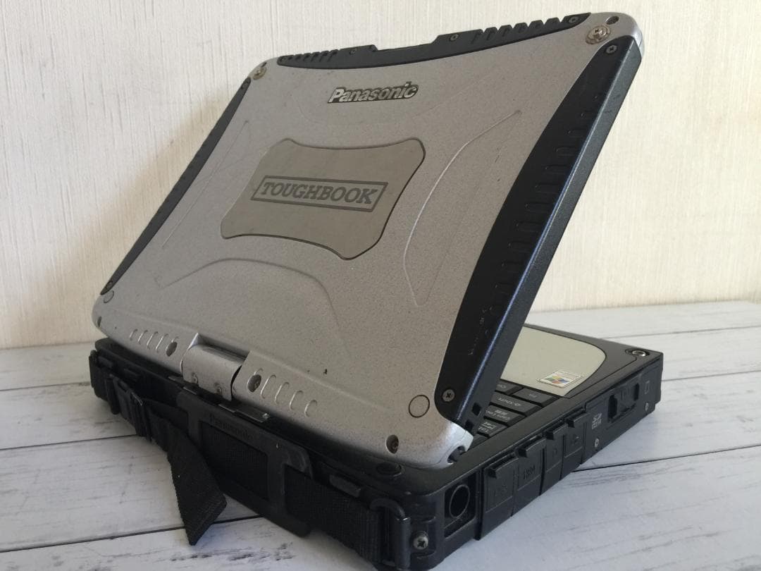 TOUGHBOOK CF-19 落下や衝撃、水、埃に強い　堅牢なノートパソコン