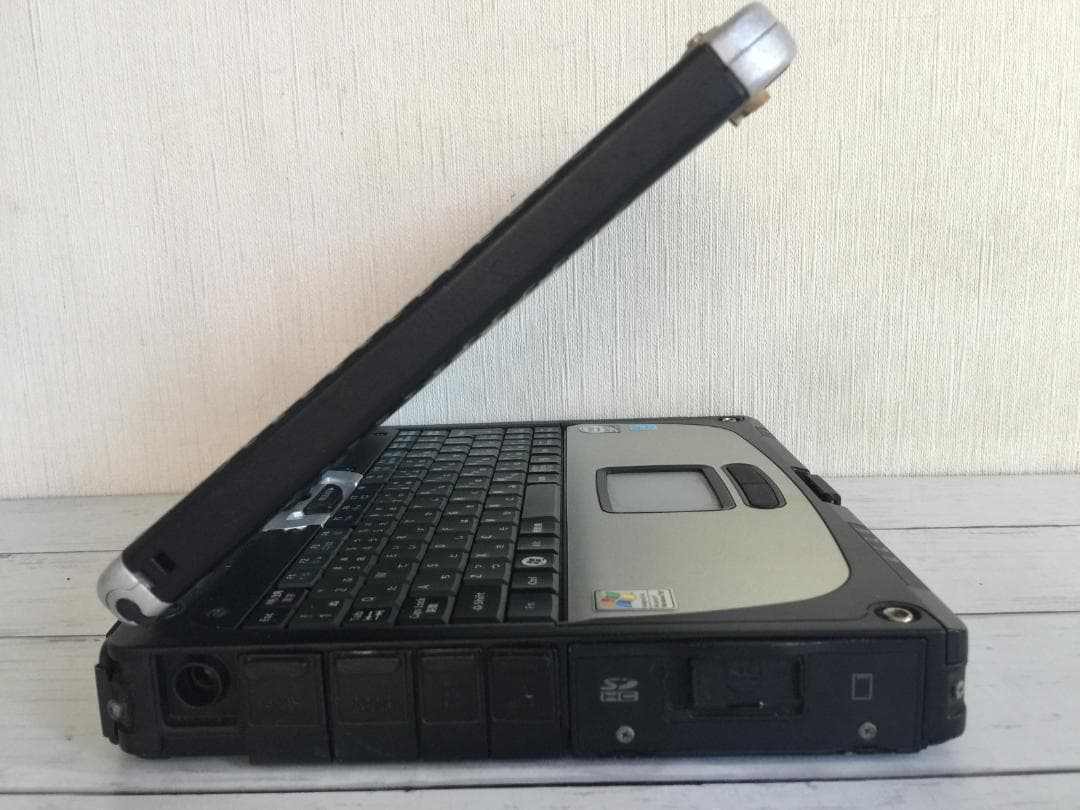 TOUGHBOOK CF-19 落下や衝撃、水、埃に強い　堅牢なノートパソコン