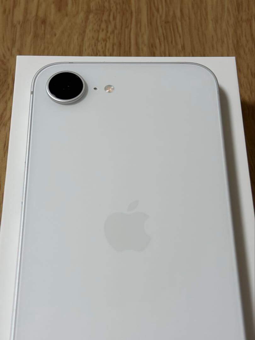 iPhone16e 128gb 極美品