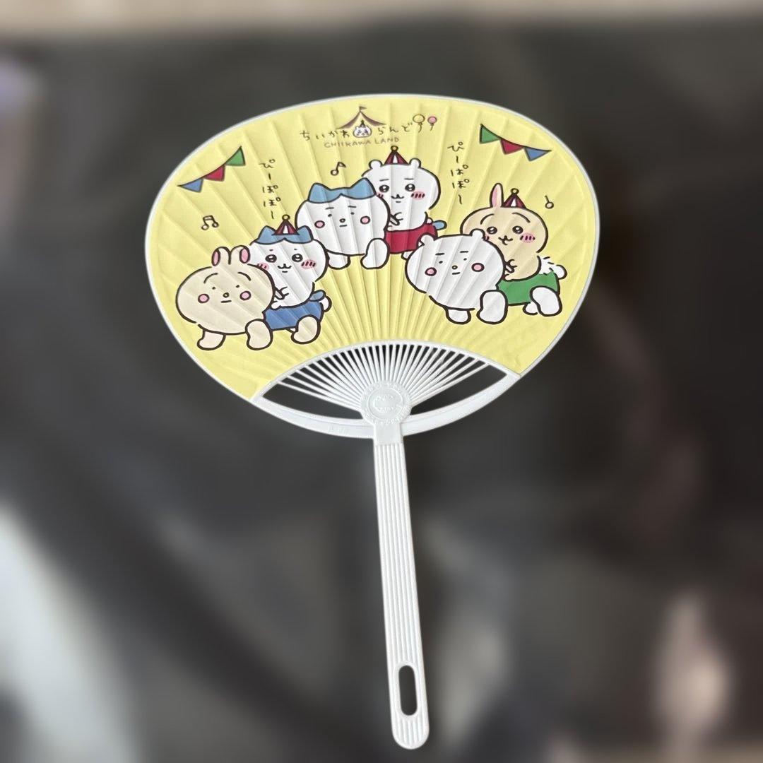 ちいかわらんどデスクマット、うちわ