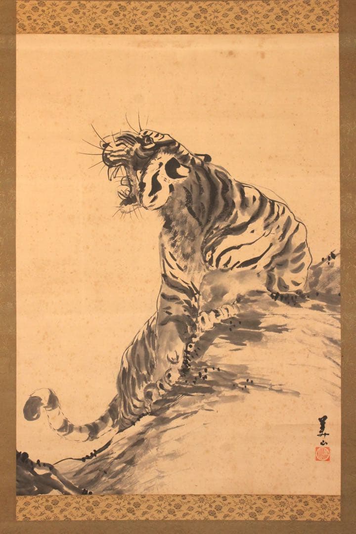 No5067掛軸　佐々木美山　水墨猛虎図　絹本　紙箱付　日本画　古美術　送料無料
