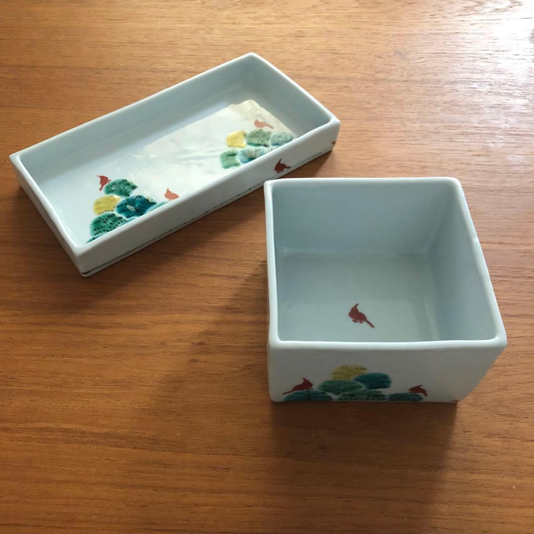 清水なお子　色絵　木々に赤い鳥箱