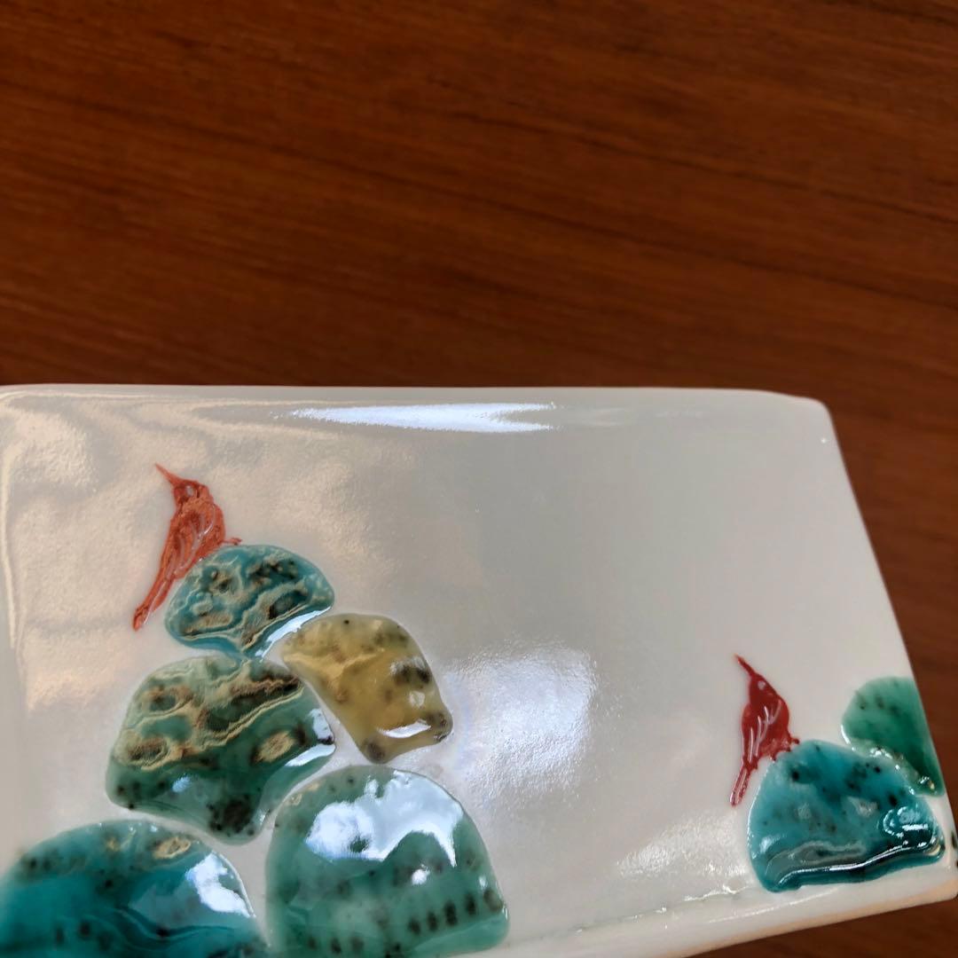 清水なお子　色絵　木々に赤い鳥箱