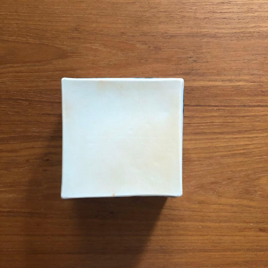 清水なお子　色絵　木々に赤い鳥箱