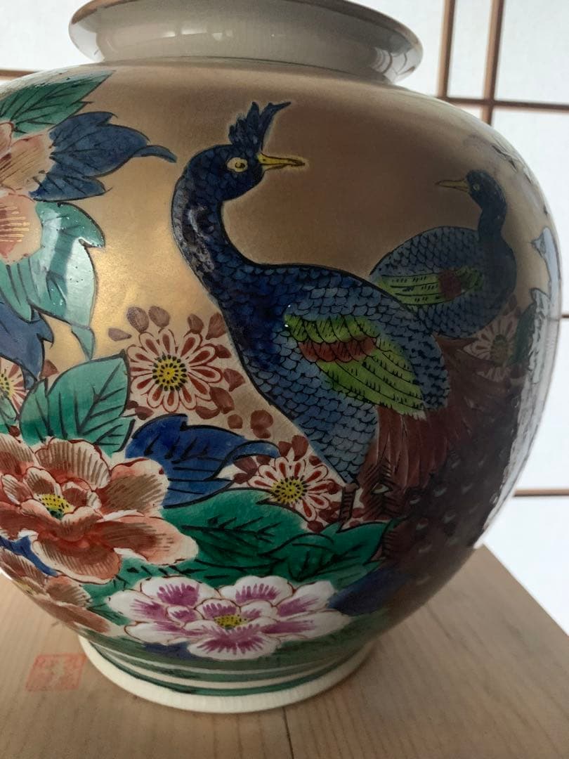 九谷焼の大壺と敷き畳