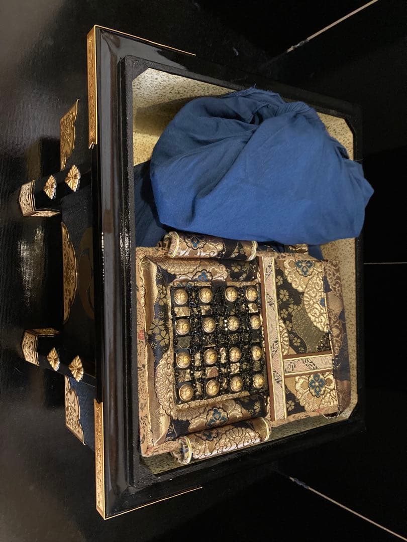 超美品！五月人形　鎧兜一式　彫金　おまけで破魔弓も