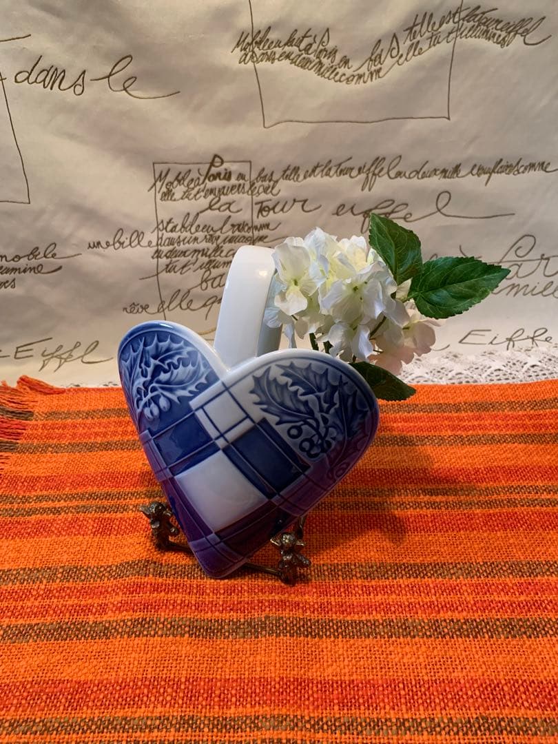 ビングオーグレンダール　ビンテージのハート形柊模様の壁掛けプレート！お花入れて！