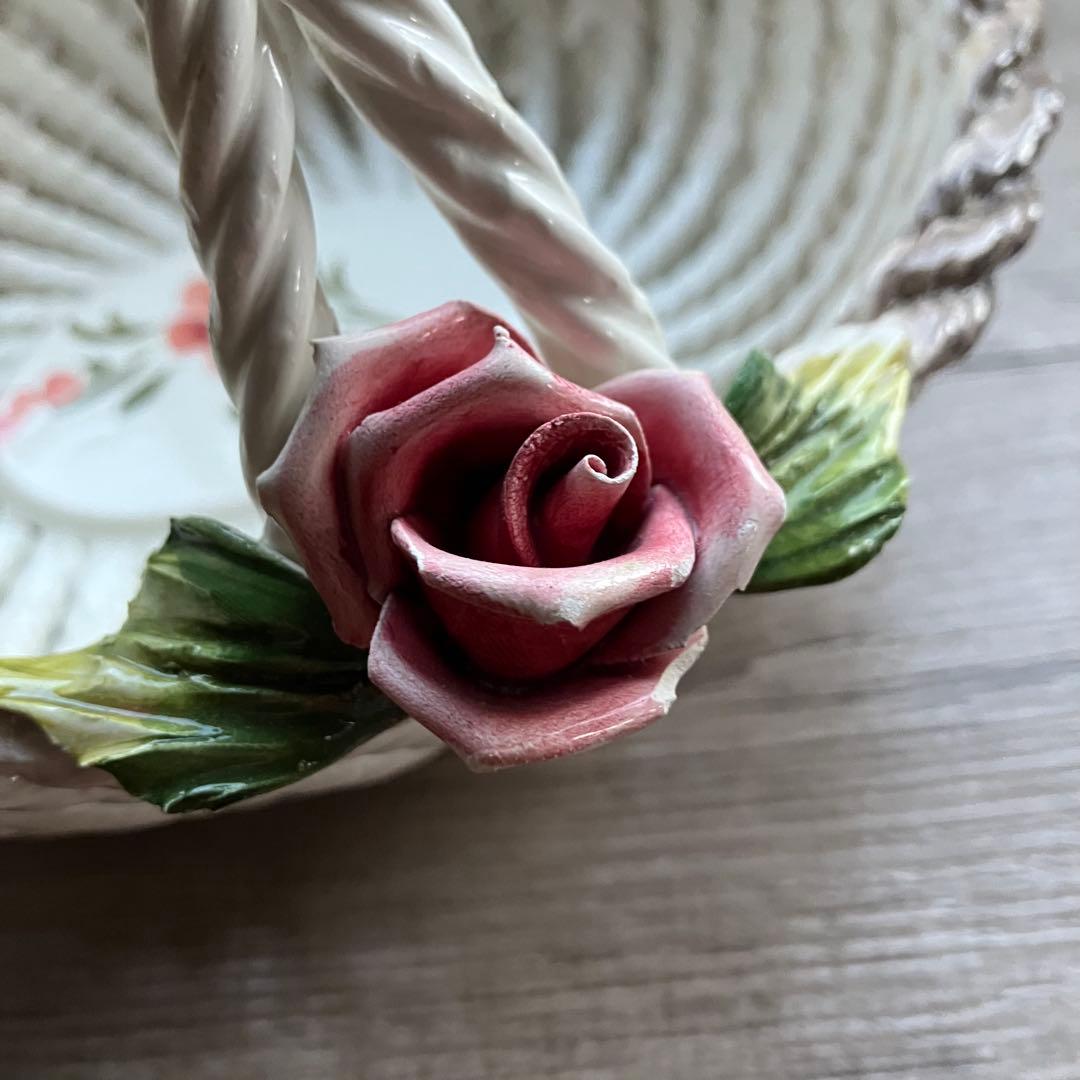3F 【イタリア製】陶器 バスケット カポディモンテ様式 網目薔薇立体陶花刻印有