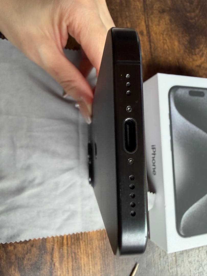 Apple iPhone 15 Pro 本体