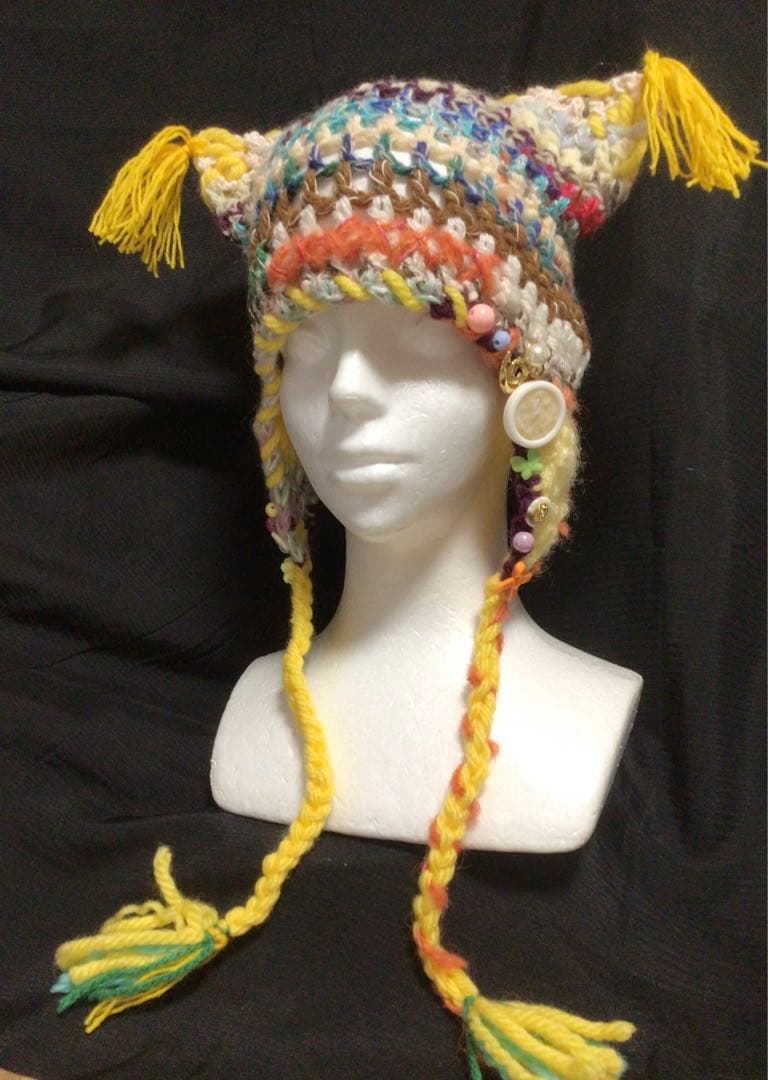 手作り猫耳　耳当て付きニット帽　❣️道化師　黄色　ブルー他　　ステッチ　ボタン