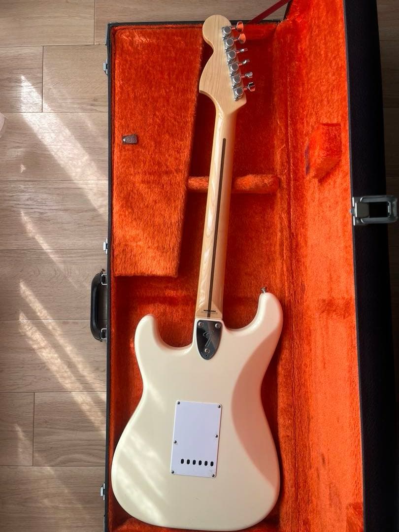 FENDER Japan ストラトST-72 (UP GRADE)ハードケース付