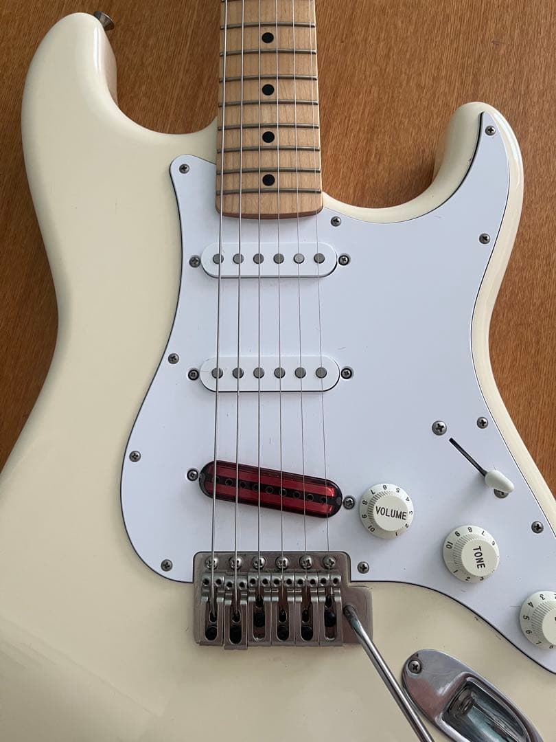 FENDER Japan ストラトST-72 (UP GRADE)ハードケース付