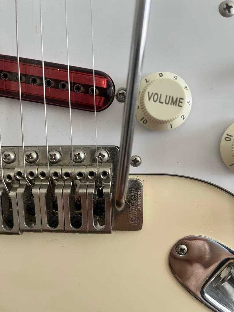 FENDER Japan ストラトST-72 (UP GRADE)ハードケース付