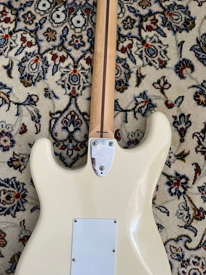 FENDER Japan ストラトST-72 (UP GRADE)ハードケース付