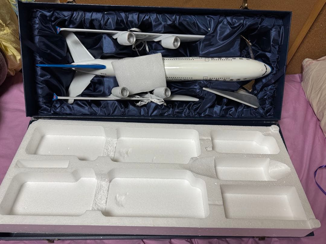 希少品　中国南方航空 エアバスA380-800 非売品　1/100スケール