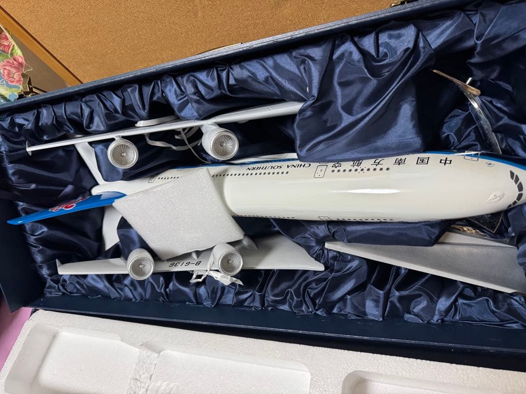 希少品　中国南方航空 エアバスA380-800 非売品　1/100スケール