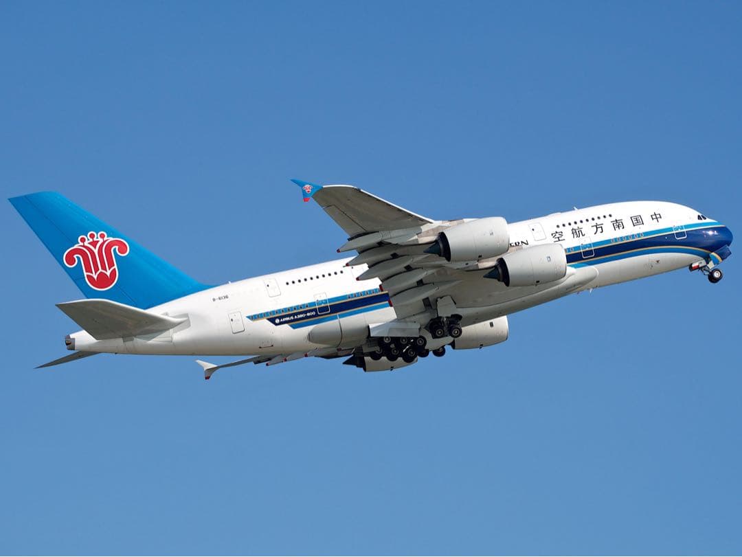 希少品　中国南方航空 エアバスA380-800 非売品　1/100スケール　特大