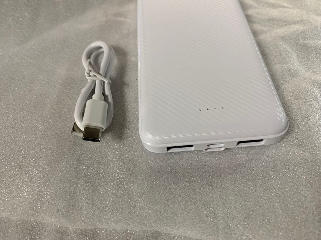 ホワイト モバイルバッテリー 2USBポート