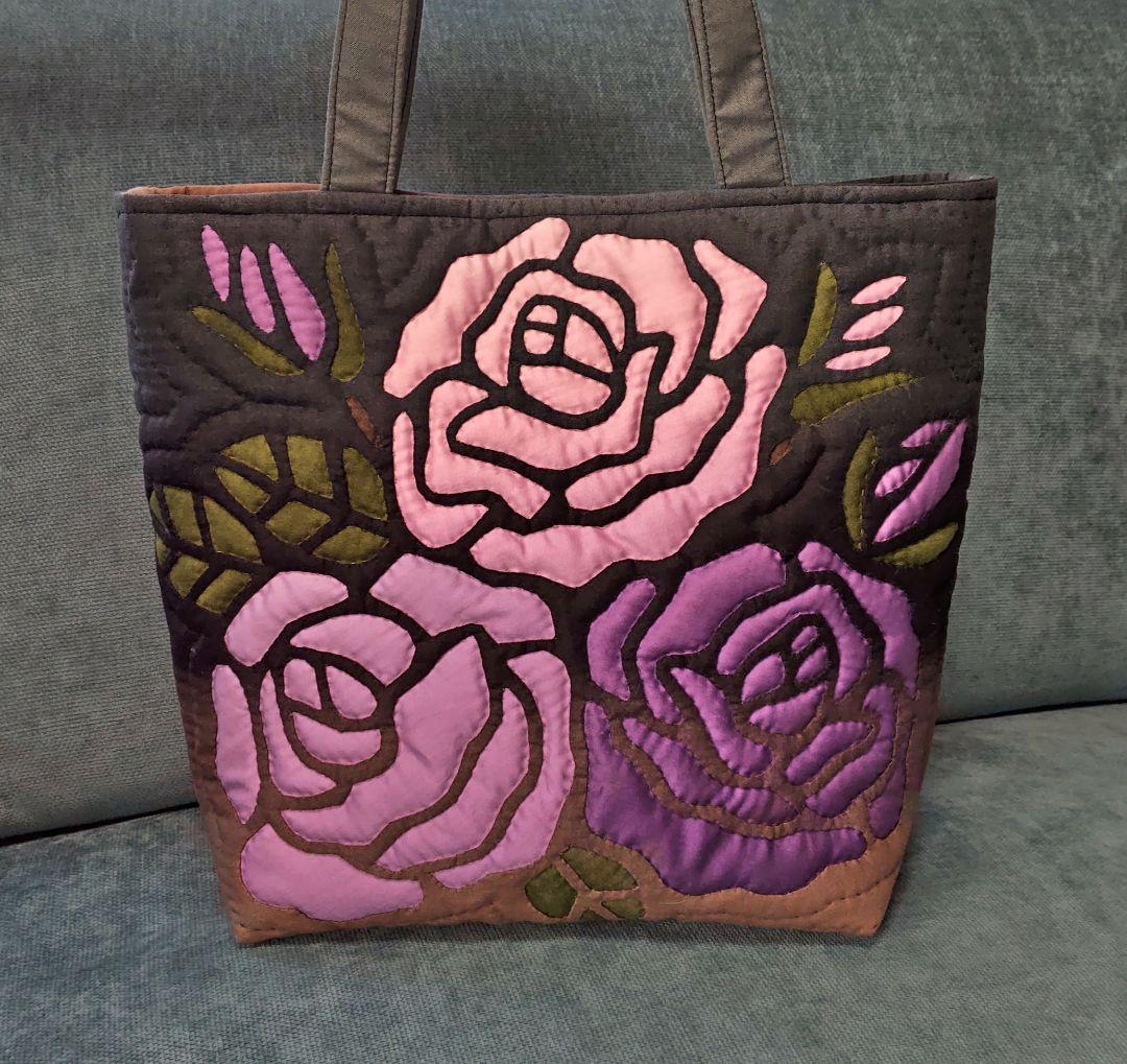 ハンドメイド　ハワイアンキルトバッグ　（薔薇）