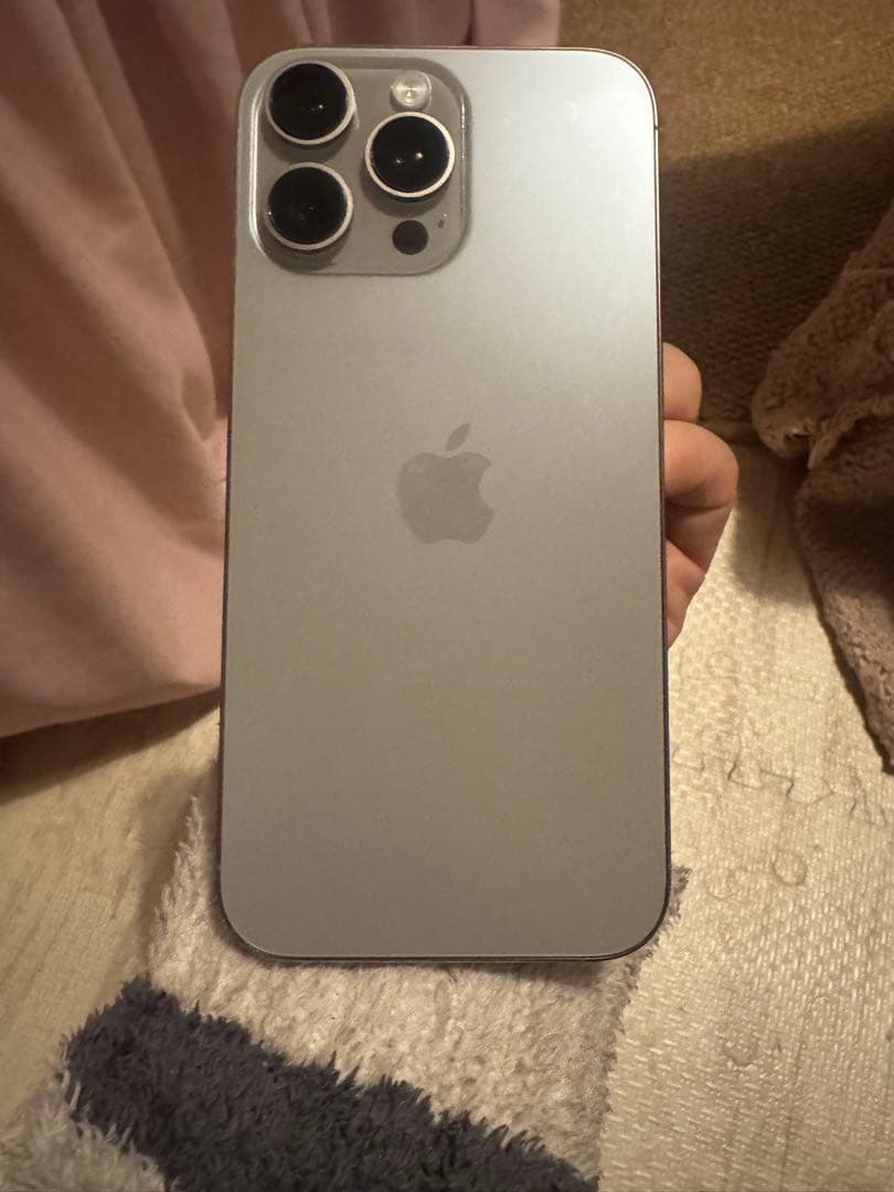 海外版iPhone 16 Pro Max 256GB,美品,バッテリーは97％