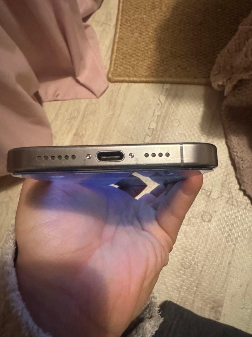 海外版iPhone 16 Pro Max 256GB,美品,バッテリーは97％