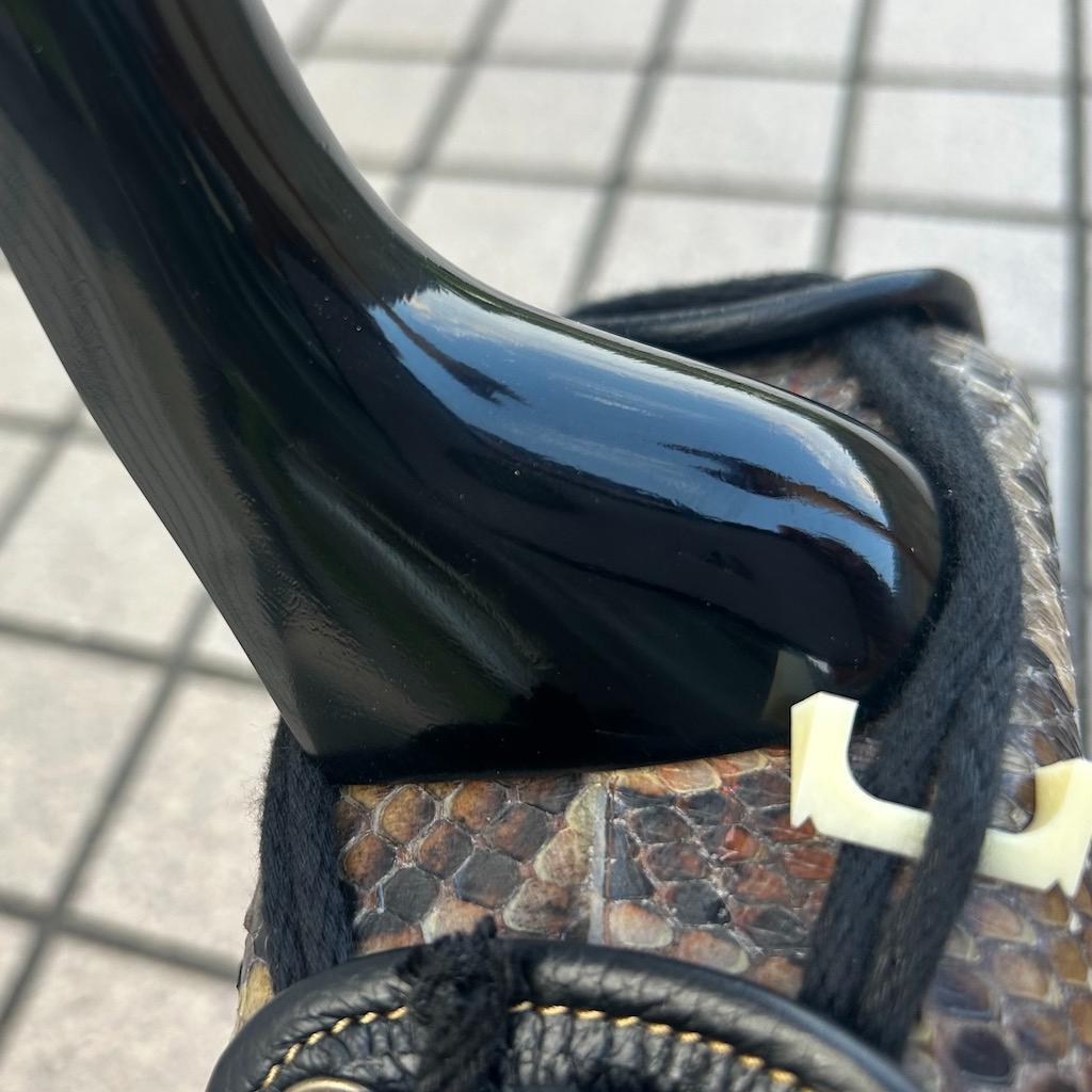 沖縄　三線　新崎型　カミゲン　黒木　本皮一枚張り　黒塗り　伝統工芸士製作