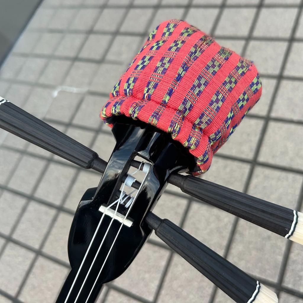 沖縄　三線　新崎型　カミゲン　黒木　本皮一枚張り　黒塗り　伝統工芸士製作