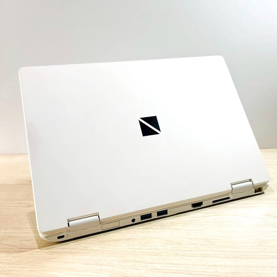 薄型軽量✨持ち運びに‼️ノートパソコン✨SSD i5 カメラ フルHD A4