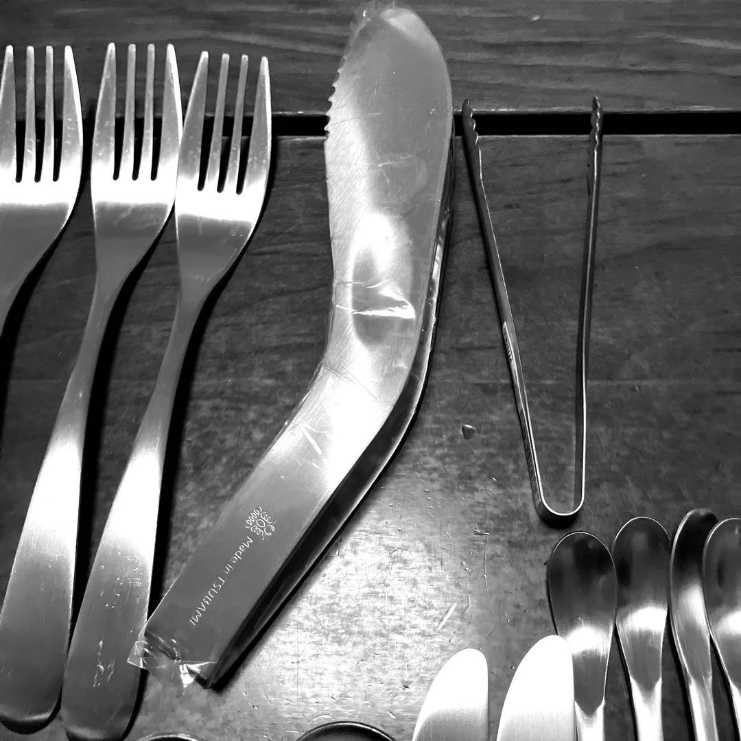 燕27 ナイフ2 sp大5小4 フォーク大5小4 マドラ4トング大小皿各1