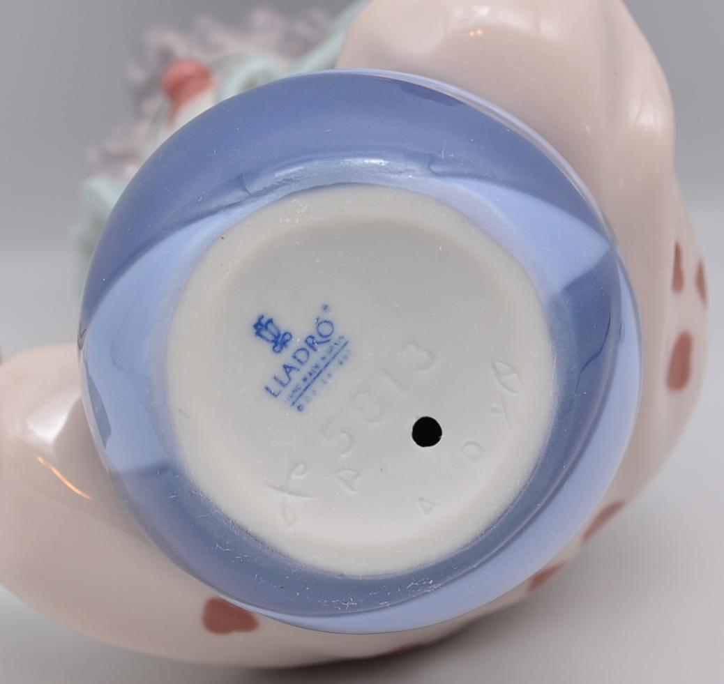 ボールを打つ　＃5813　★リヤドロ　スペイン　ポーセリン　光沢仕上げ　箱付き