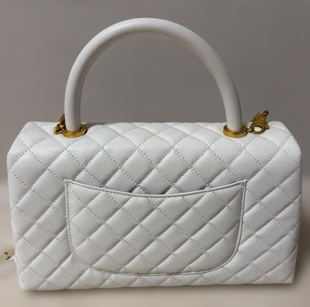 シャネル　ココハンドル　ノベルティ　ホワイト　ゴールド金具