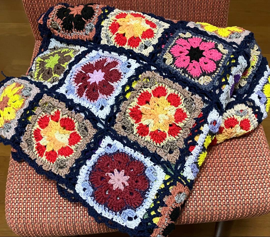 （寄付対象品）ハンドメイド　多色アフリカンフラワー　マルチカバー　ブランケット