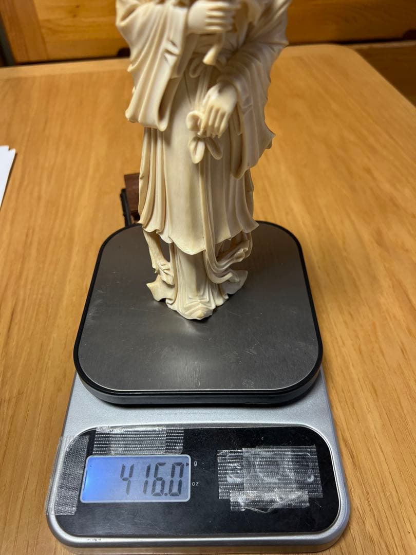 天然素材 彫刻　マンモス細密彫刻　【蓮花を持つ美人】　高さ約23.5cm