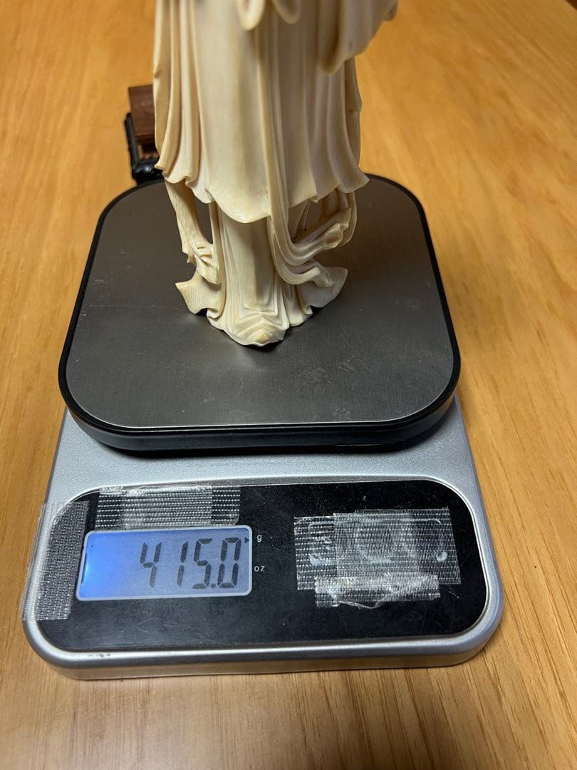 天然素材 彫刻　マンモス細密彫刻　【蓮花を持つ美人】　高さ約23.5cm