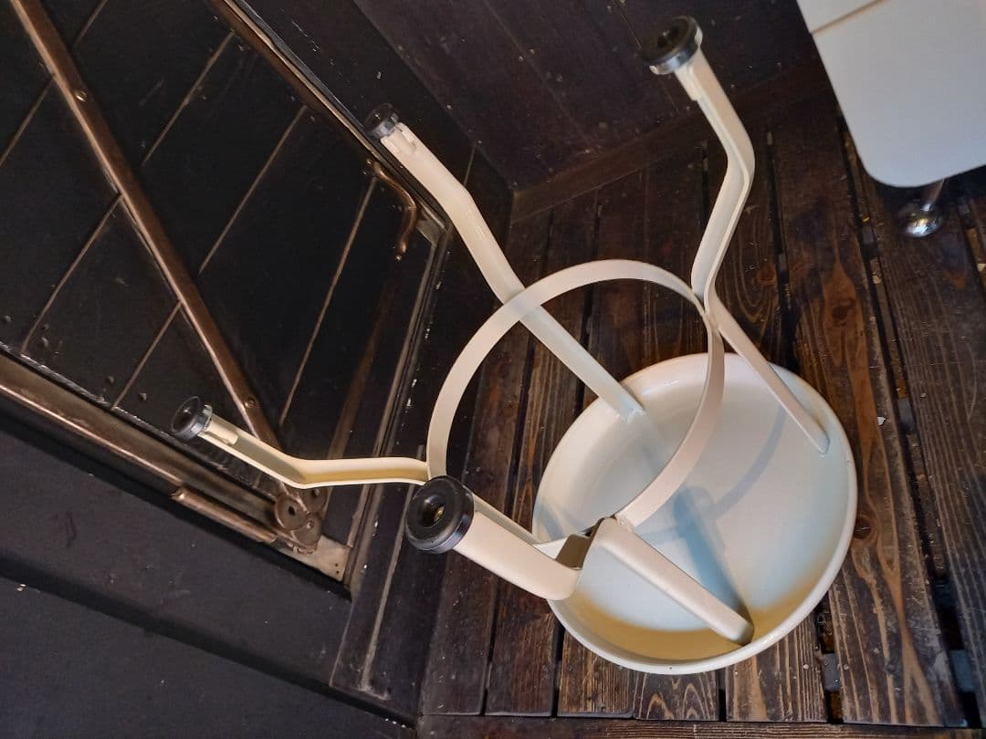 1990's　ポストモダン　スペースエイジ　インダストリアル　白　スツール