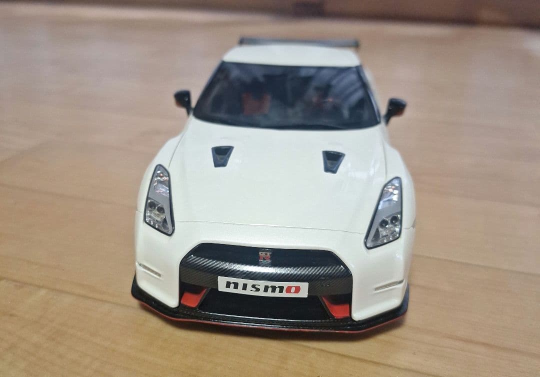 ニスモ　GT-R　GTスピリット　ミニカー　1/18 ジャンク