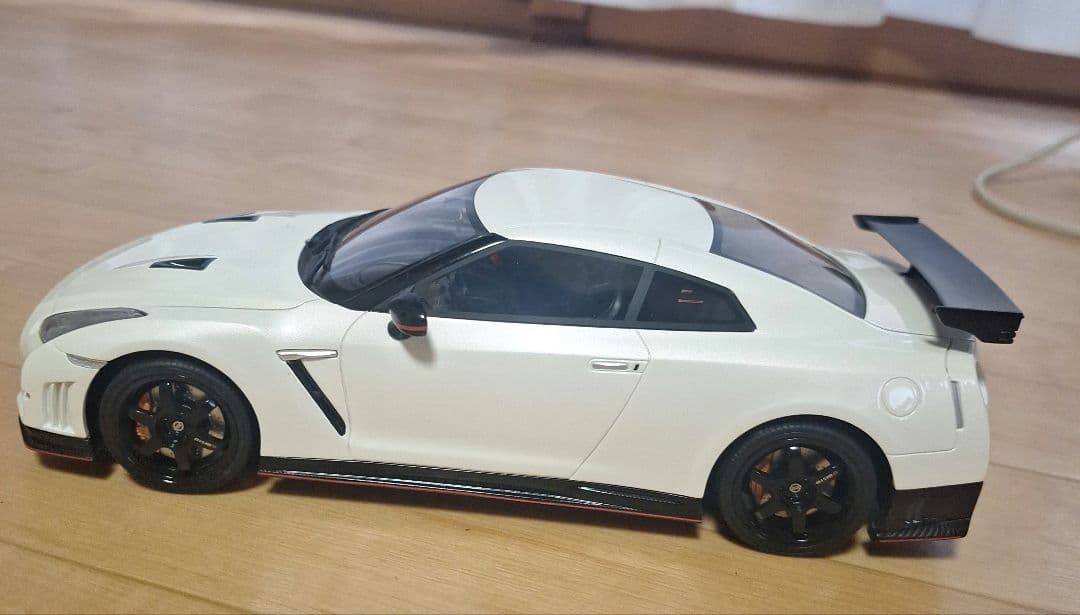 ニスモ　GT-R　GTスピリット　ミニカー　1/18 ジャンク