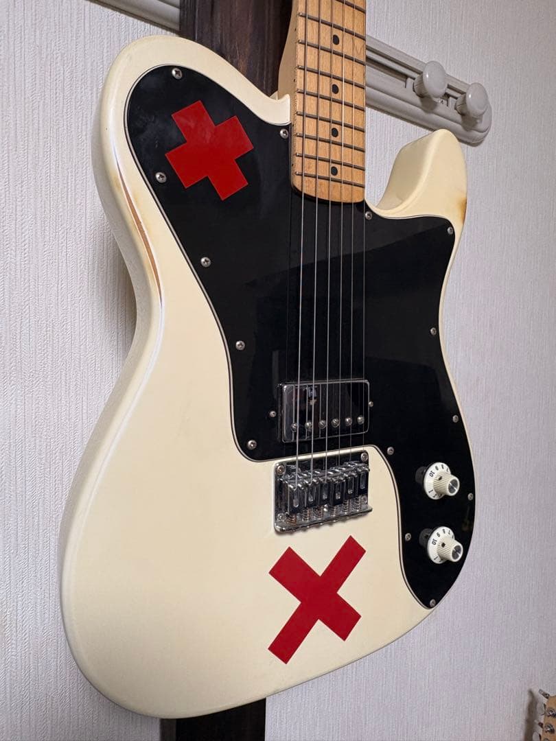 SUM41 Deryck Whibleyモデル Squire by Fender
