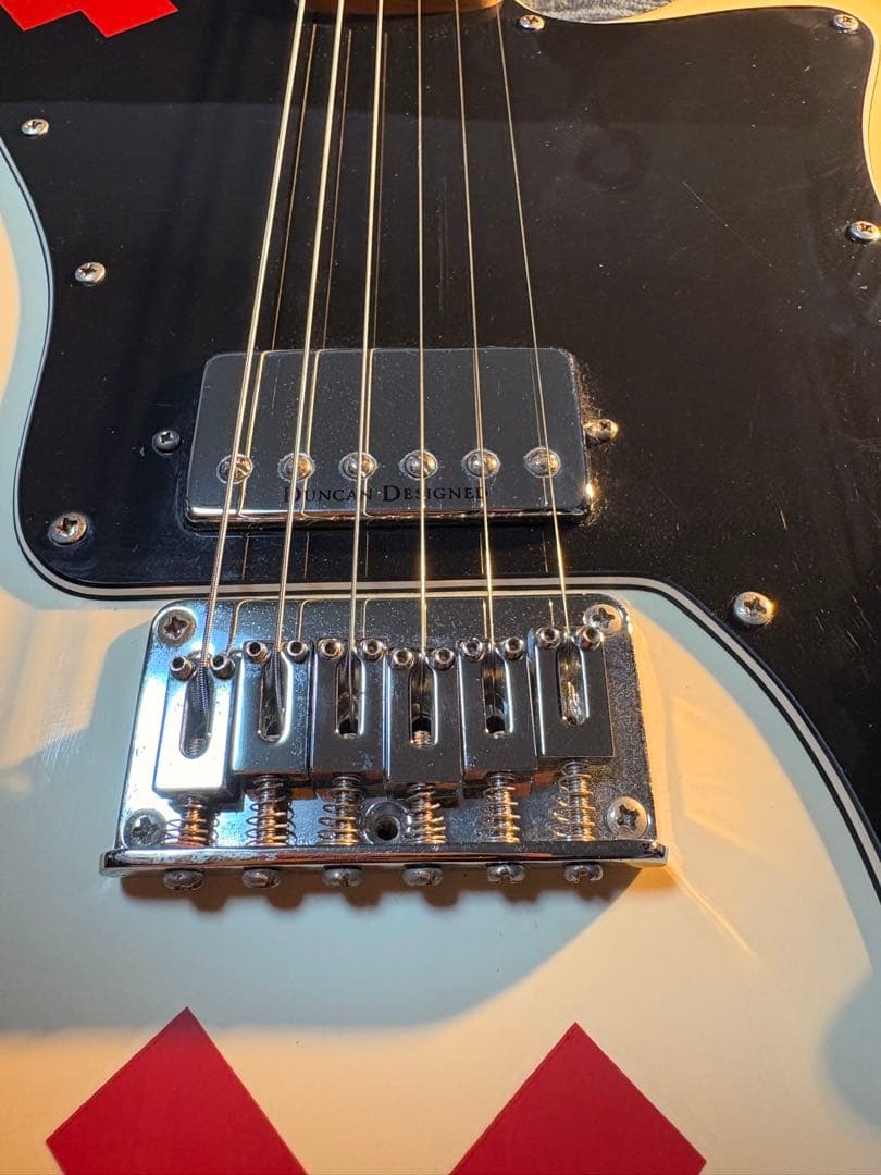 SUM41 Deryck Whibleyモデル Squire by Fender