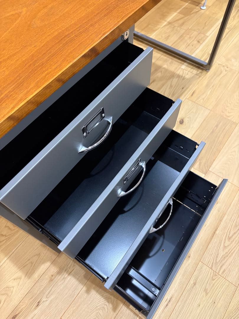 パシフィックファニチャーサービス　デスク　美品