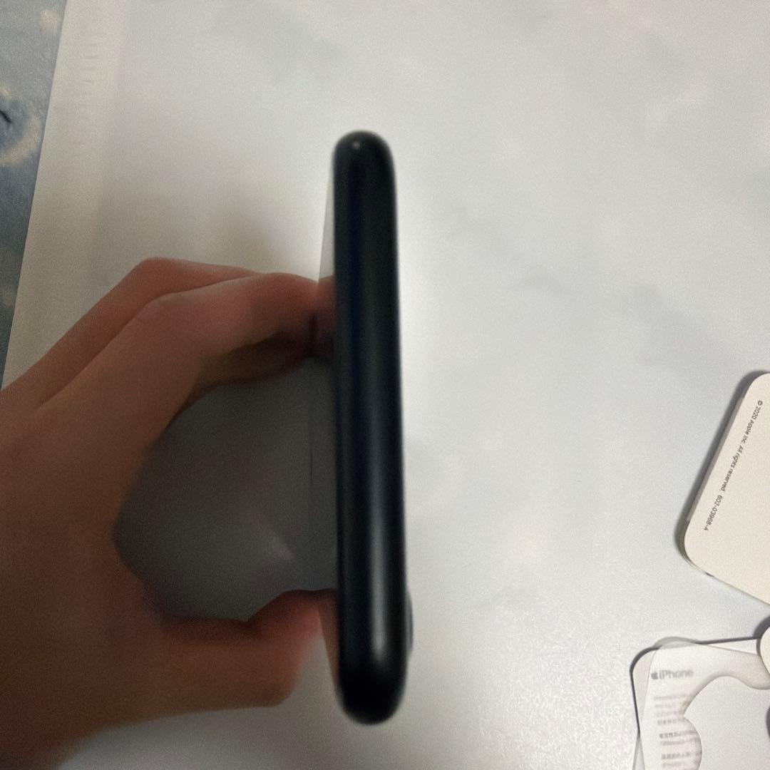 S*）様 Apple iPhoneSE 第2世代　ブラック　画面　不具合アリ　箱