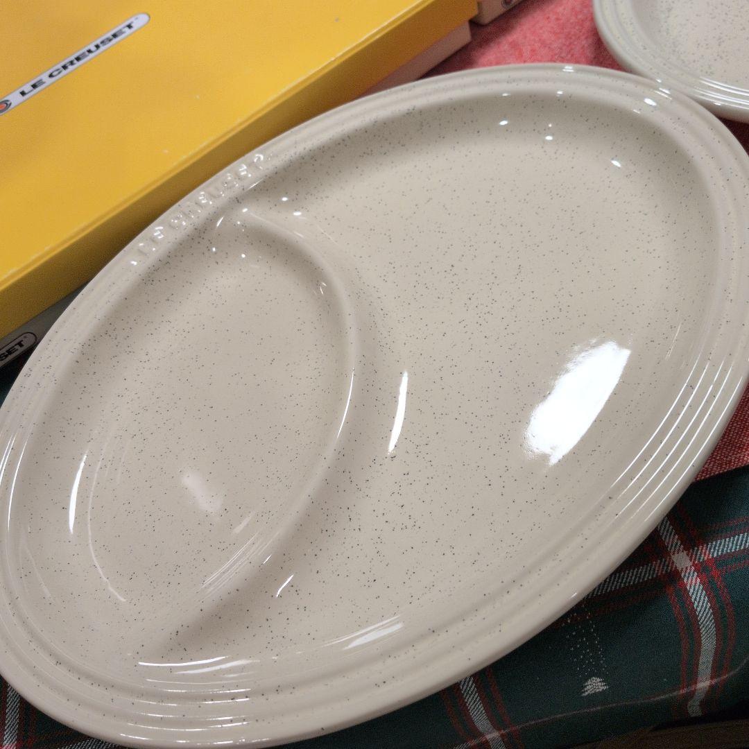 廃盤　ル・クルーゼ　シャイニーストーン　マルチオーバルプレート2枚セット