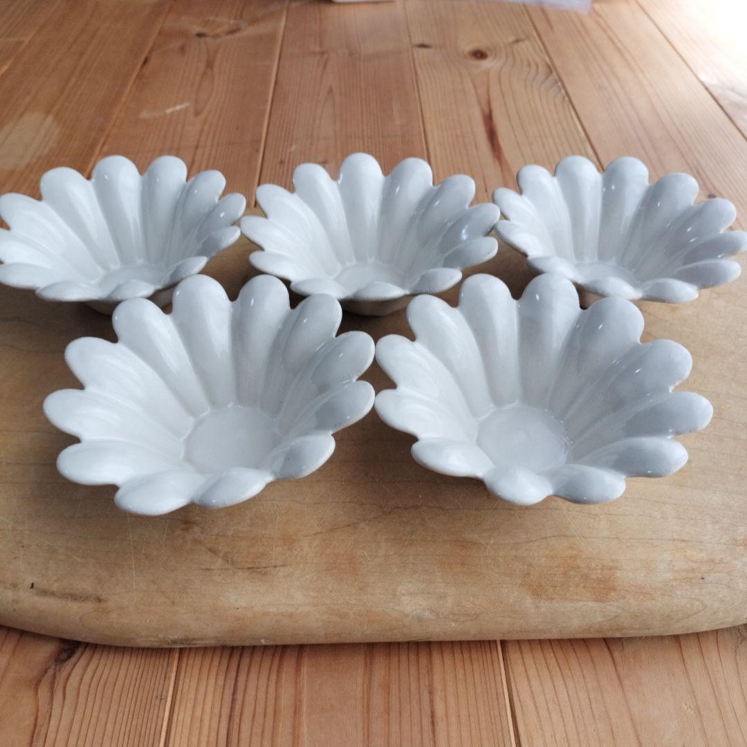 【完売品】よしざわ窯 白いマーガレット小鉢 5枚セット 花型 ナチュラル食器