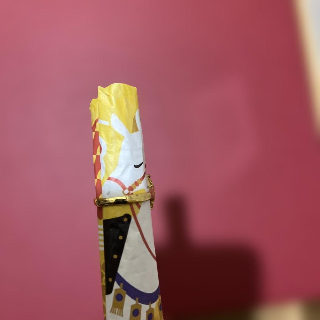 赤色宝石の金色リング