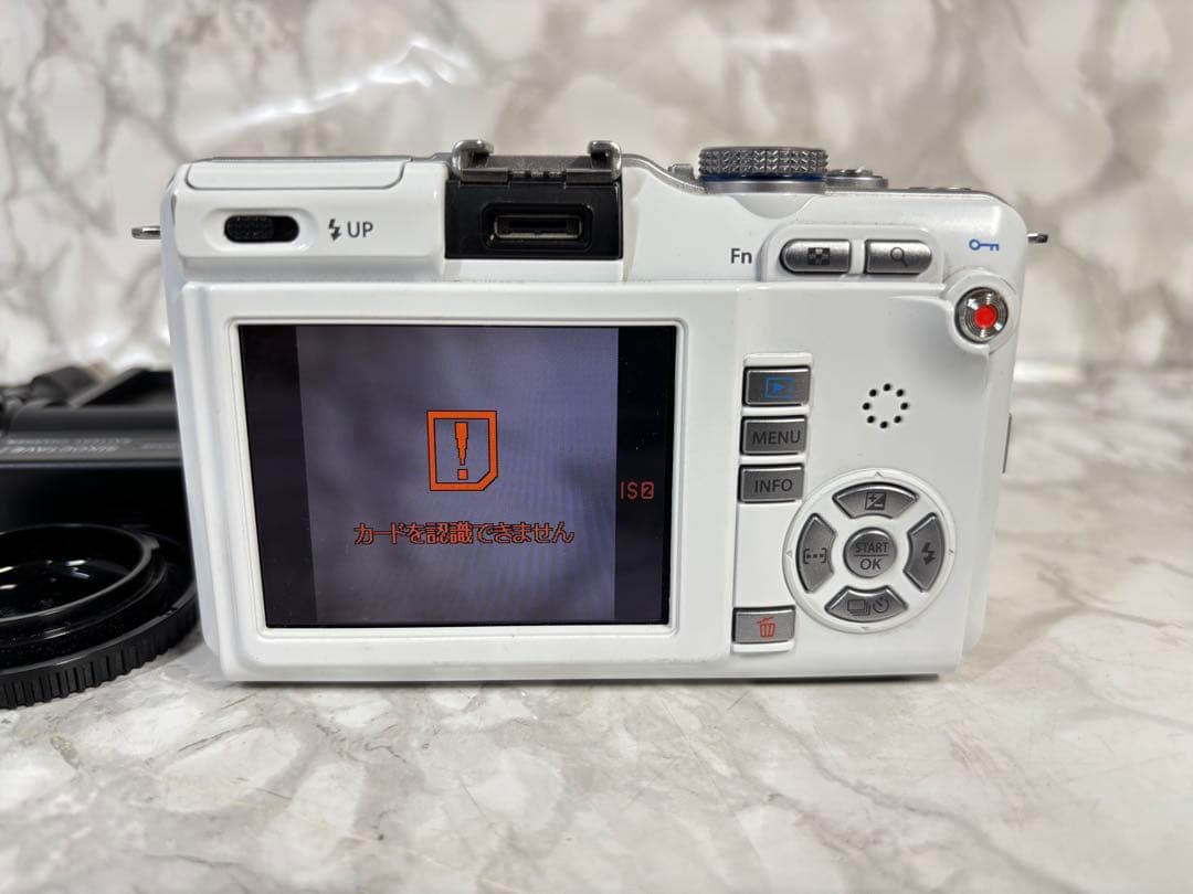 OLYMPUS PEN E-PL1 レンズキット　ホワイト 充電器付き　訳あり