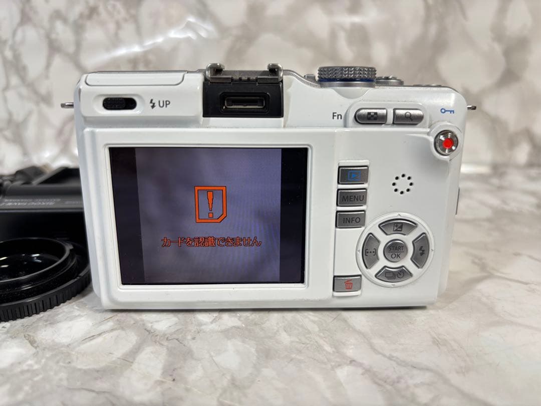 OLYMPUS PEN E-PL1 レンズキット　ホワイト 充電器付き　訳あり
