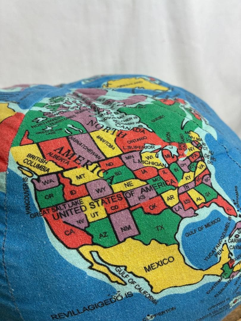 HUGG A PLANET　地球儀クッション　EARTH STUFFED TOY